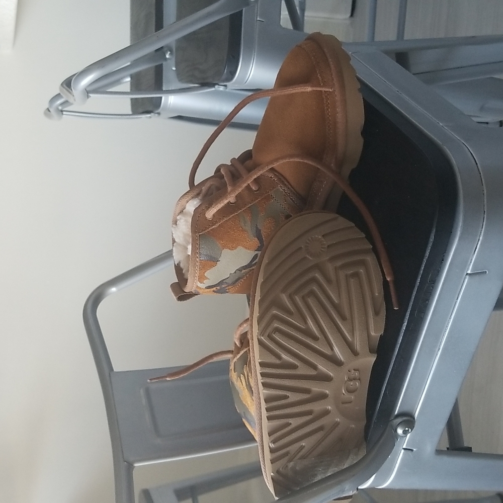 UGG - Picture 2 of 3